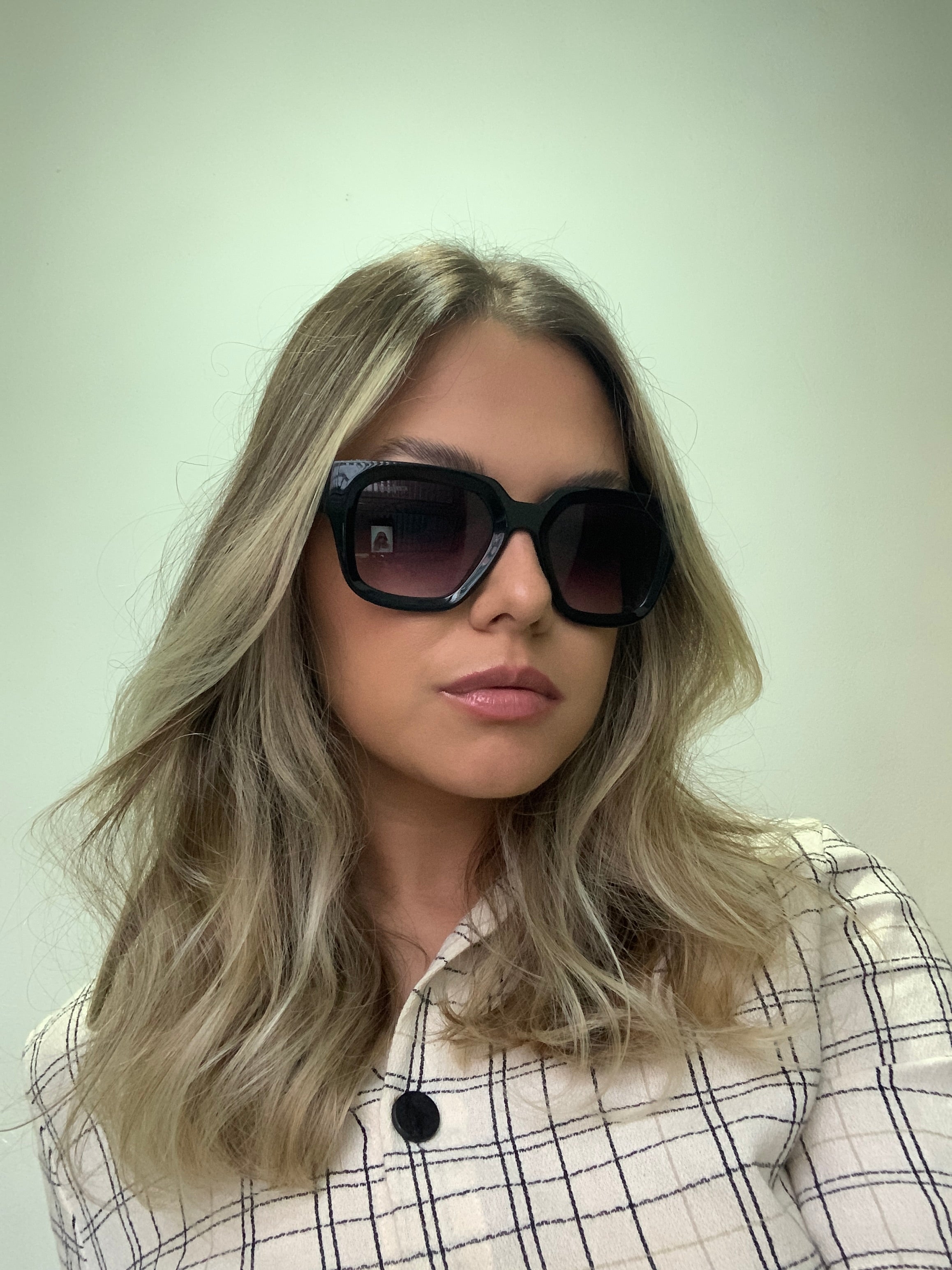 Colcci Astrid retrô Preto Brilho/ Preto Degradê - Solar - TAM 51 mm