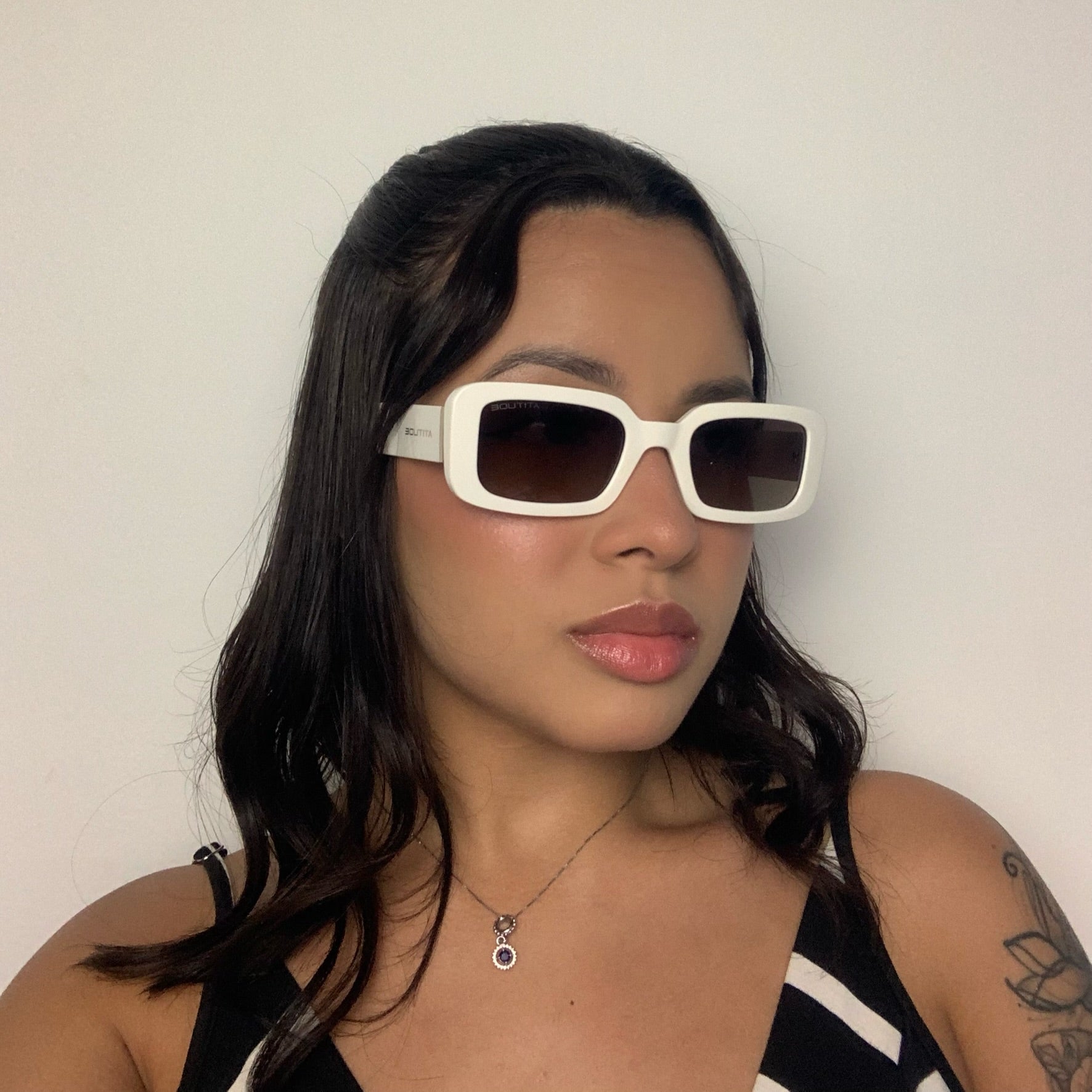 Atitude AT8212 B01 Branco Brilho Marrom - Sol - 52 mm