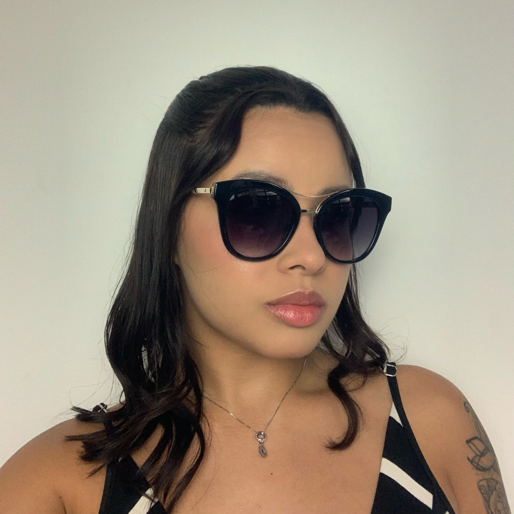 Atitude AT5368 A01 Preto e Dourado Brilho Preto Degradê - Sol - 52 mm