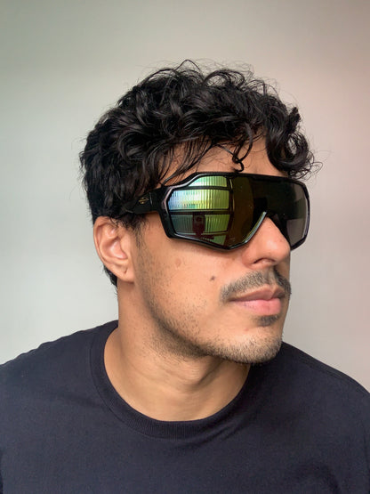 Mormaii Bravus Esportivo Preto Brilho/ Dourado Espelhado - Solar - TAM 155 mm