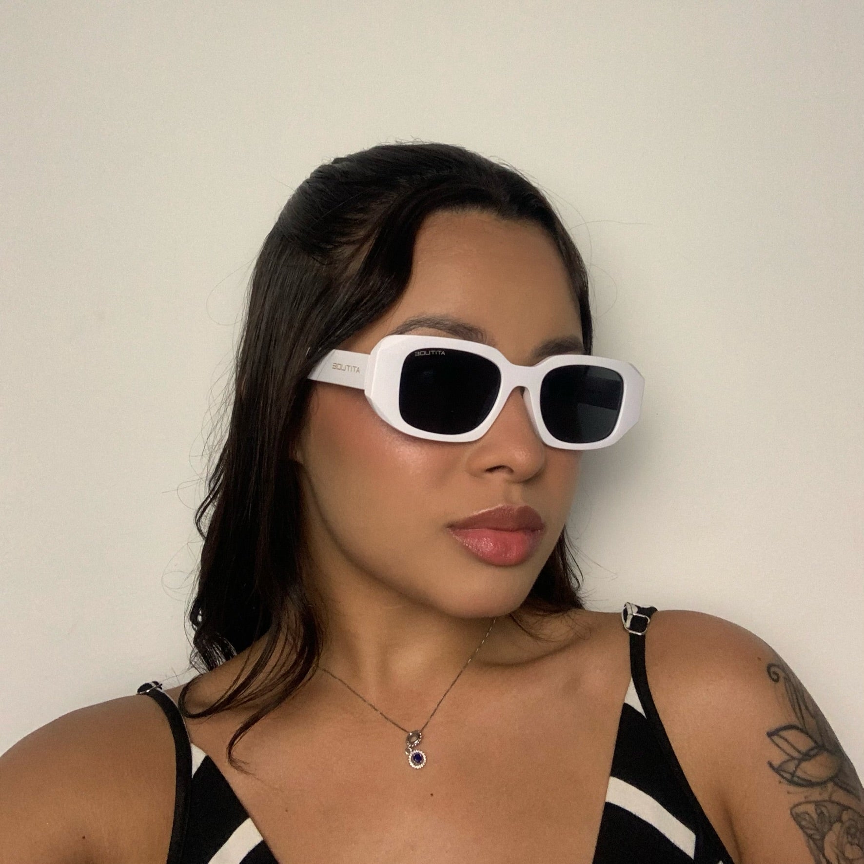 Atitude AT8160 B11 Branco Fosco Preto - Sol - 53 mm