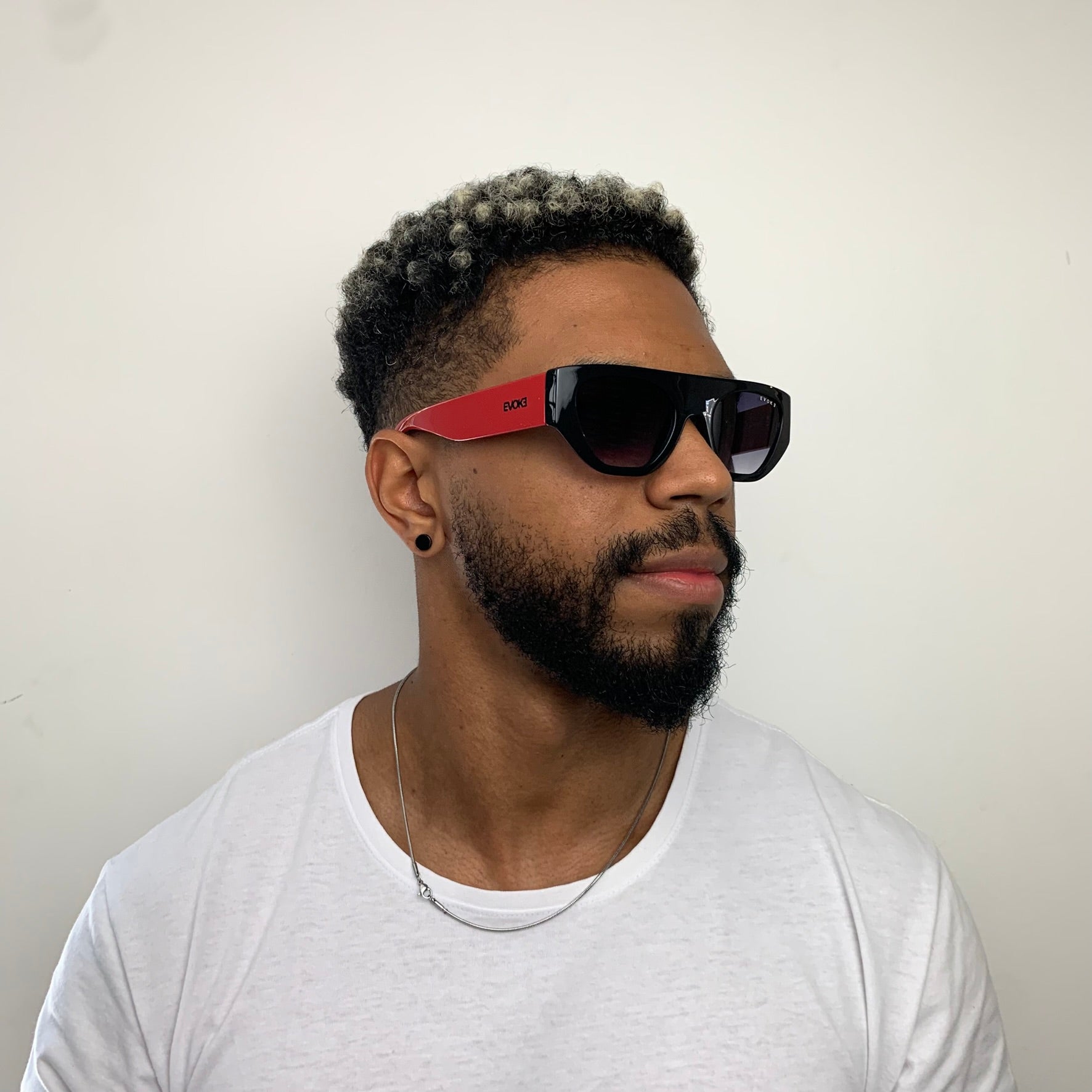 Evoke Kurt AC09 Preto e Vermelho Brilho Preto Degradê - Sol - 52 mm