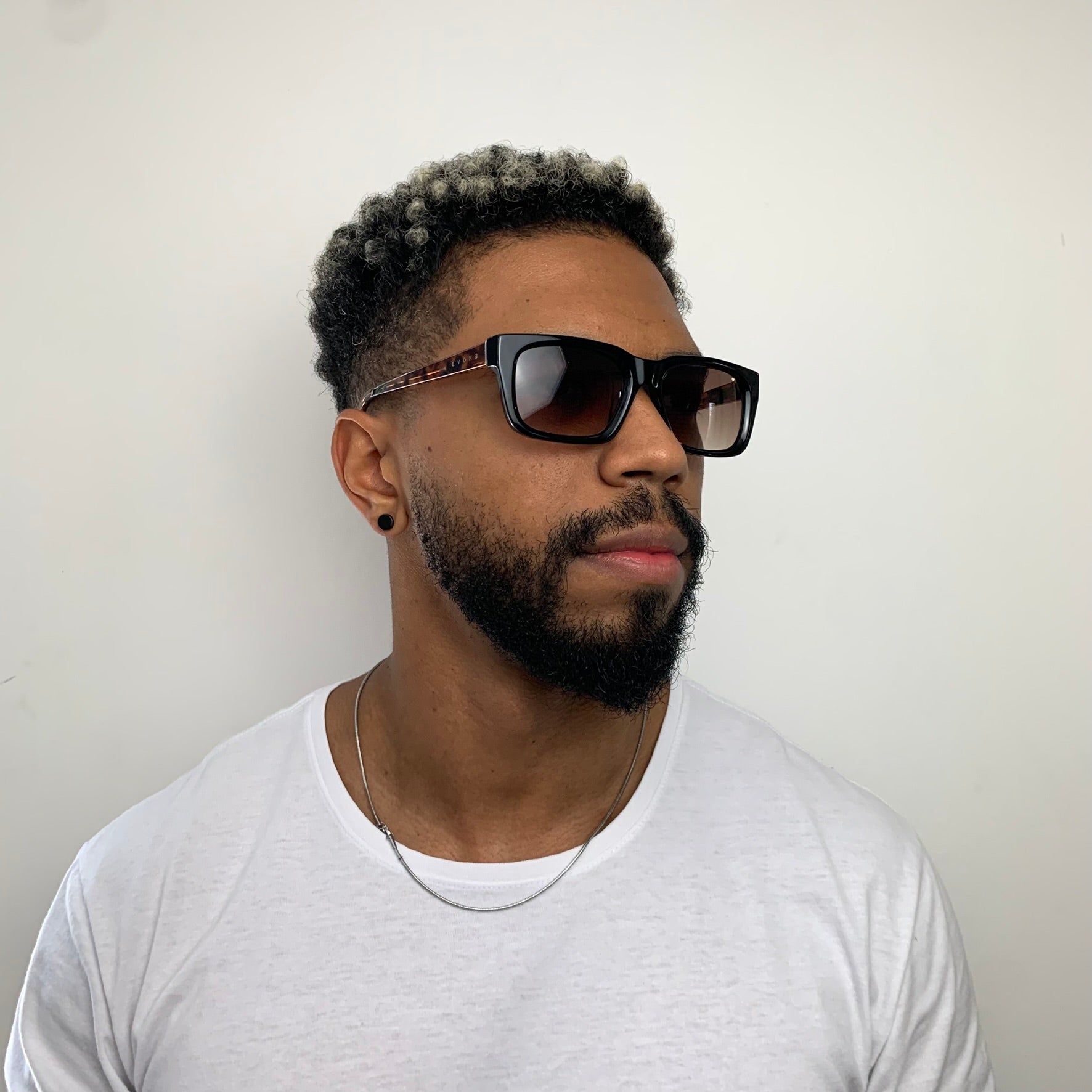 Evoke EVK 49 A02 Preto Brilho e Mesclado Marrom Degradê - Sol - 54 mm